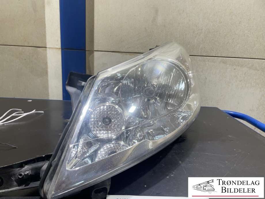Frontlykt venstre halogen til Fiat Scudo 2007-2017 (Type II)  (6208L0|1401368180|89902605)