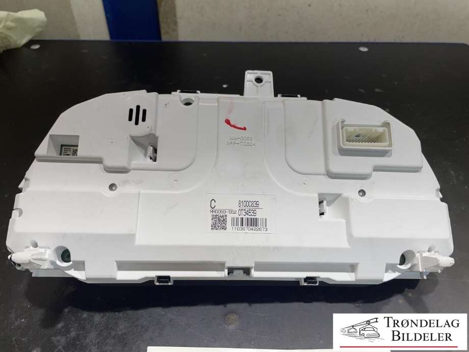 Instrumentpanel til Mitsubishi Outlander 2015-->> (Type III, Fase 2) (8100C839|0T34539|)