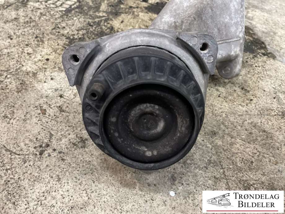 Motorfeste til BMW M5 2011-2017 (F10) (F10) (22 11 2 284 112|22 11 6 851 264|)