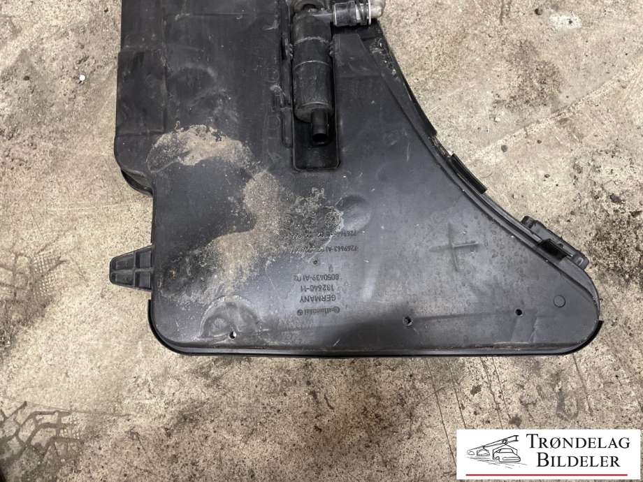 Spylertank til BMW M5 2011-2017 (F10) (F10) (61 66 8 050 440|8050440|8050439)