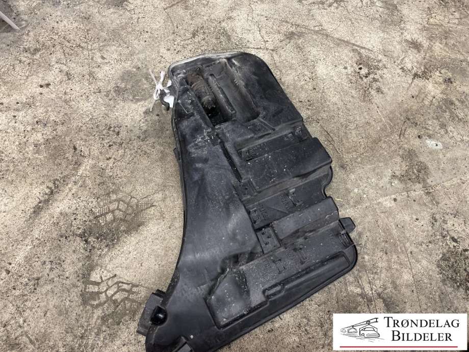 Spylertank til BMW M5 2011-2017 (F10) (F10) (61 66 8 050 440|8050440|8050439)