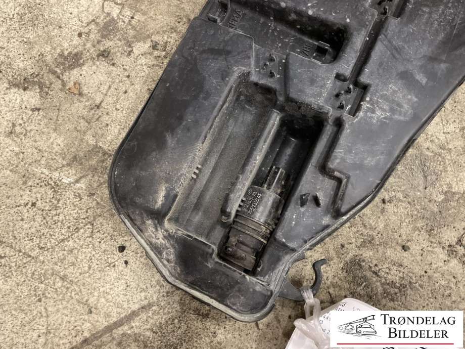 Spylertank til BMW M5 2011-2017 (F10) (F10) (61 66 8 050 440|8050440|8050439)