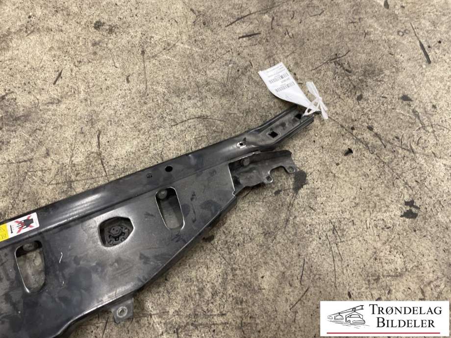Frontplate øvre til BMW M5 2011-2017 (F10) (F10) (51 64 7 234 899|51 64 7 200 689|)