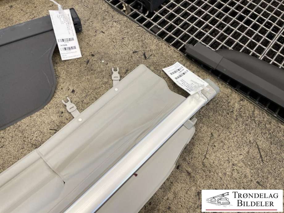 Bagasjerom rollon til Toyota Prius +7 2012-2020 (Type III) (stasjonsvogn) (stasjonsvogn) (64910-47040-B0|)