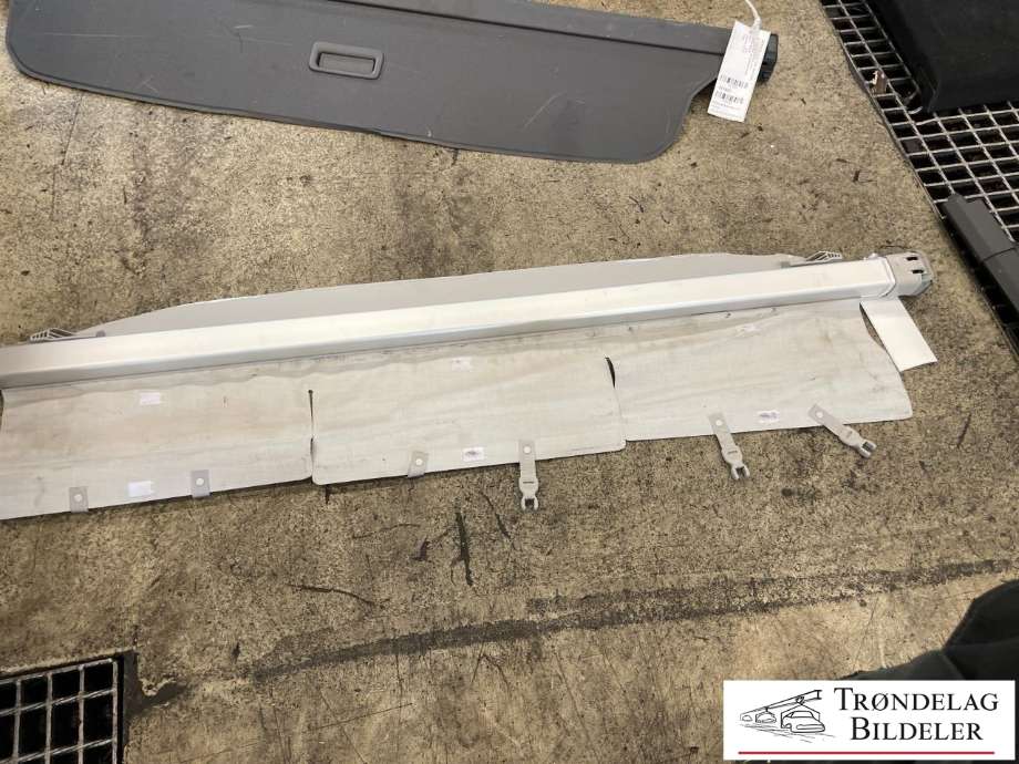 Bagasjerom rollon til Toyota Prius +7 2012-2020 (Type III) (stasjonsvogn) (stasjonsvogn) (64910-47040-B0|)