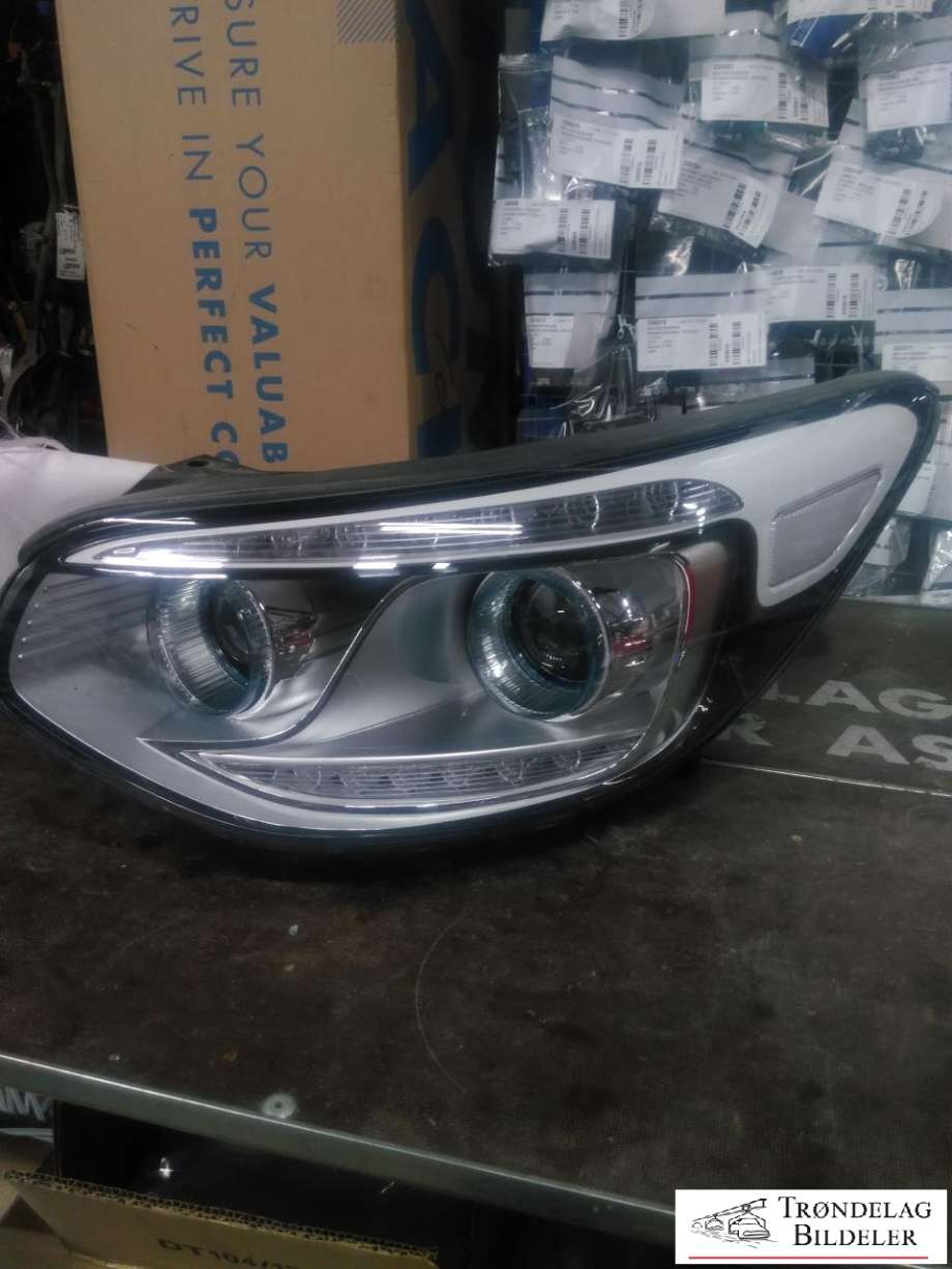 Frontlykt venstre xenon til Kia Soul 2014-2019 (Type II) (92101E 40101D|)