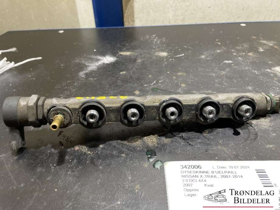 Dyseskinne (fuelrail) til Nissan X-Trail 2007-2014 (T31) (T31) (BOSCH|0 445 214 155|)