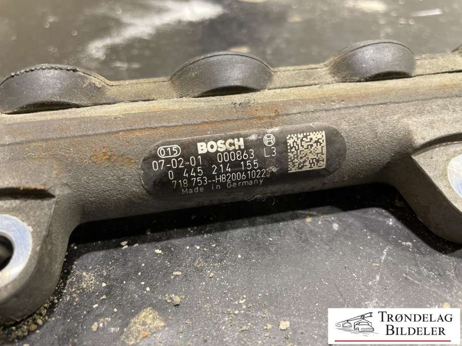 Dyseskinne (fuelrail) til Nissan X-Trail 2007-2014 (T31) (T31) (BOSCH|0 445 214 155|)