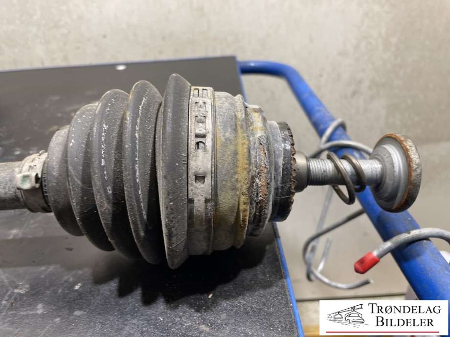 Drivaksel høyre foran, diesel/automat til BMW 3-Serie 2012-2018 (F30/F31/F34) (F30/F31/F34) (7597694 AI03|)
