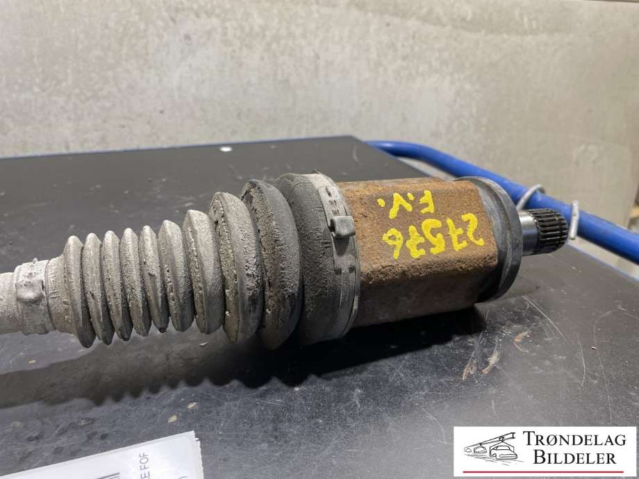 Drivaksel venstre foran, diesel/manuell til BMW X1 2009-2015 (E84) (E84) 