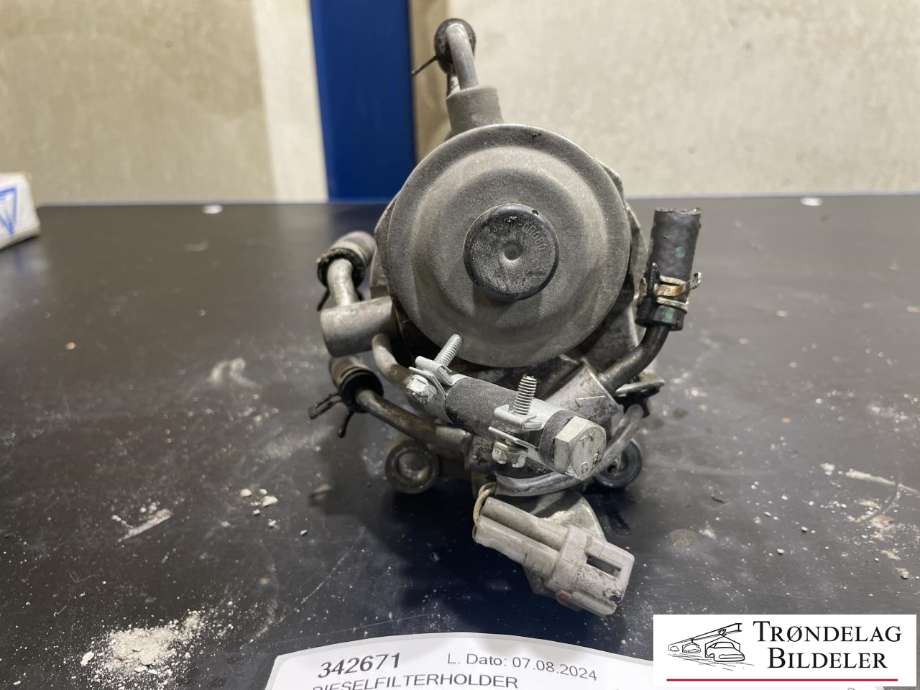 Dieselfilterholder til Toyota Avensis 2009-2015 (Type III, Fase 1) (2339033060|233800R061|8446160080)