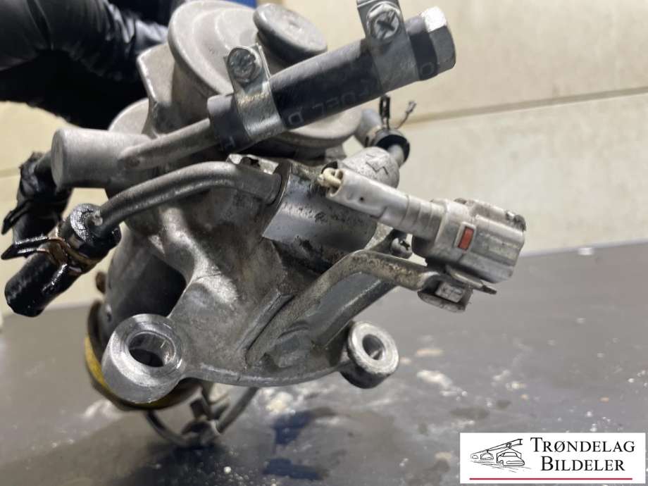 Dieselfilterholder til Toyota Avensis 2009-2015 (Type III, Fase 1) (2339033060|233800R061|8446160080)