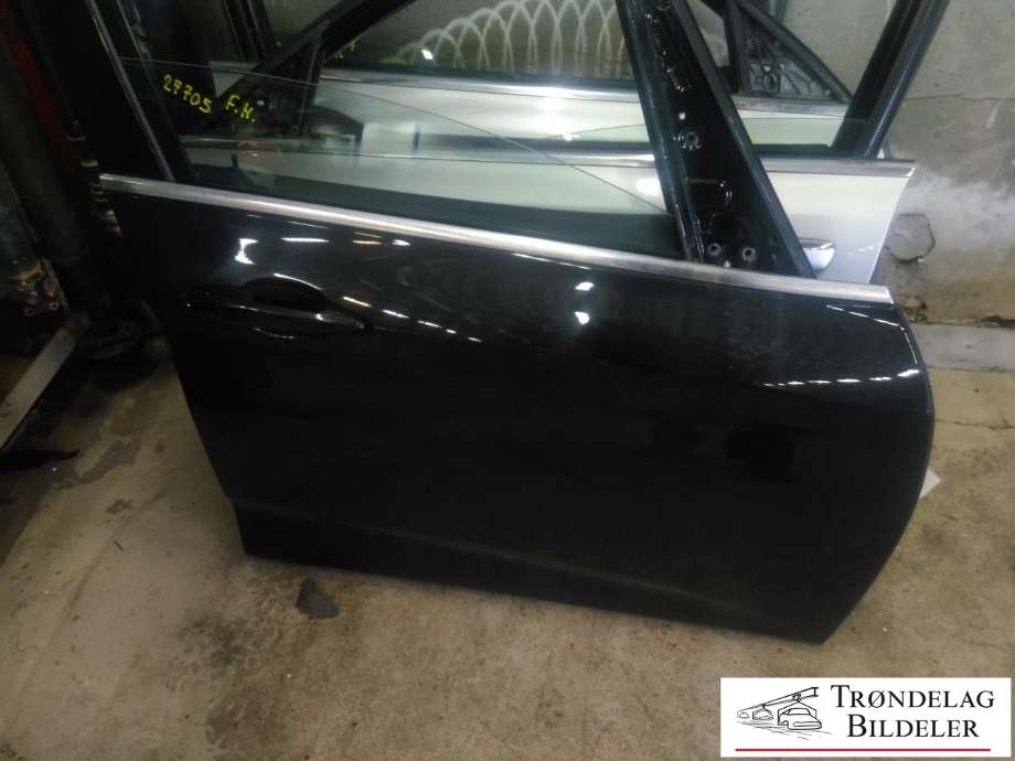 Dør høyre foran til BMW 2-Serie, Active/Gran Tourer 2014-->> (F45/F46) (F45/F46) (41 51 7 392 312|)