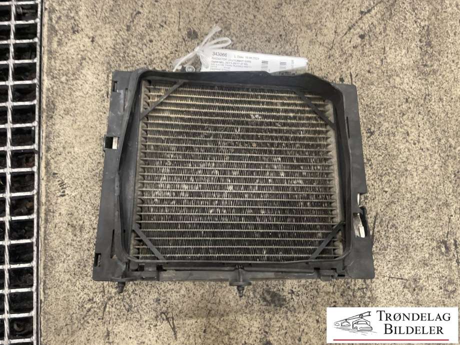 Radiator (automat gir) til BMW M5 2011-2017 (F10) (F10) (BEHR|1711 2284276|17 11 2 284 278|)