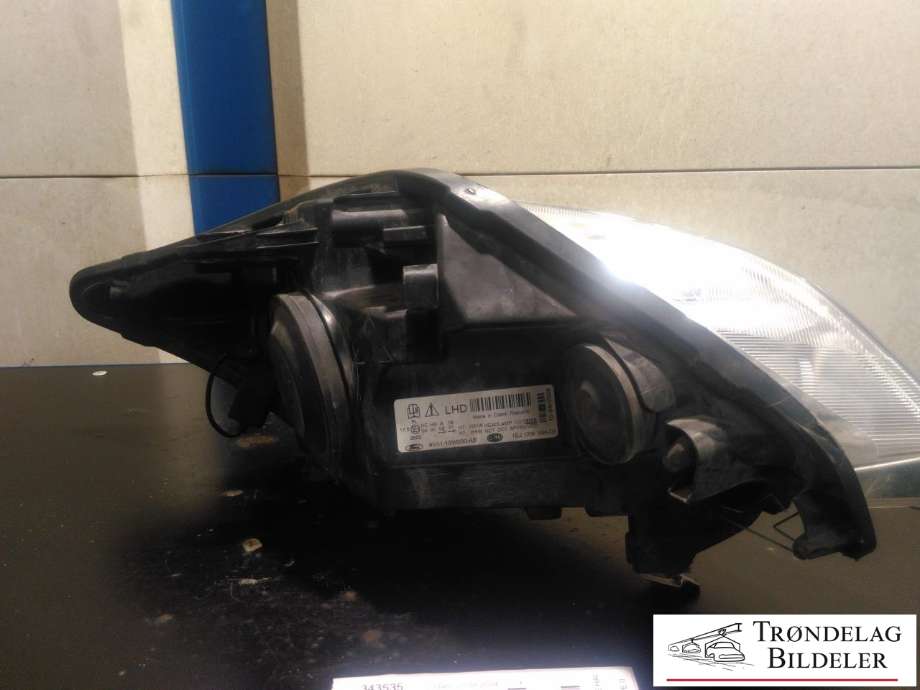 Frontlykt venstre halogen til Ford Kuga 2008-2012 (Type I)  (HELLA|1717364|8V41-13W030-AG|)