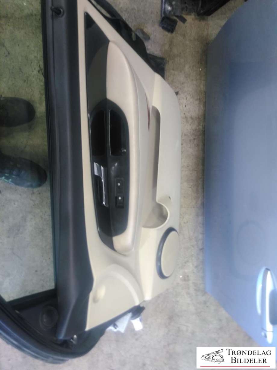Dør høyre foran til SsangYong Rexton 2007-2013 (Y250) (Y250) 