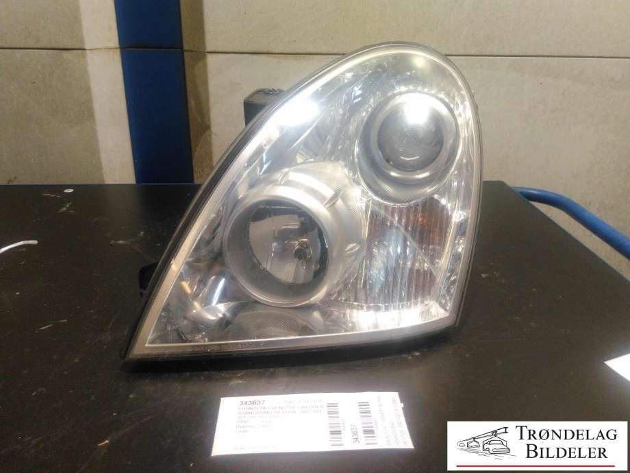 Frontlykt venstre halogen til SsangYong Rexton, 2007-2013 (Y250) (Y250) (8310108B14)