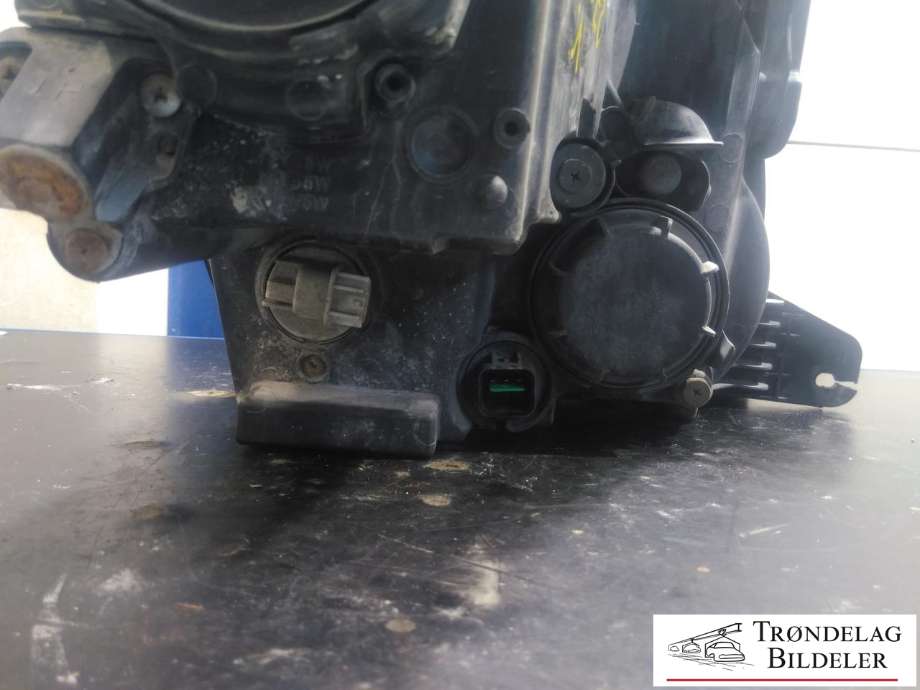Frontlykt venstre halogen til SsangYong Rexton 2007-2013 (Y250) (Y250) (8310108B14|)
