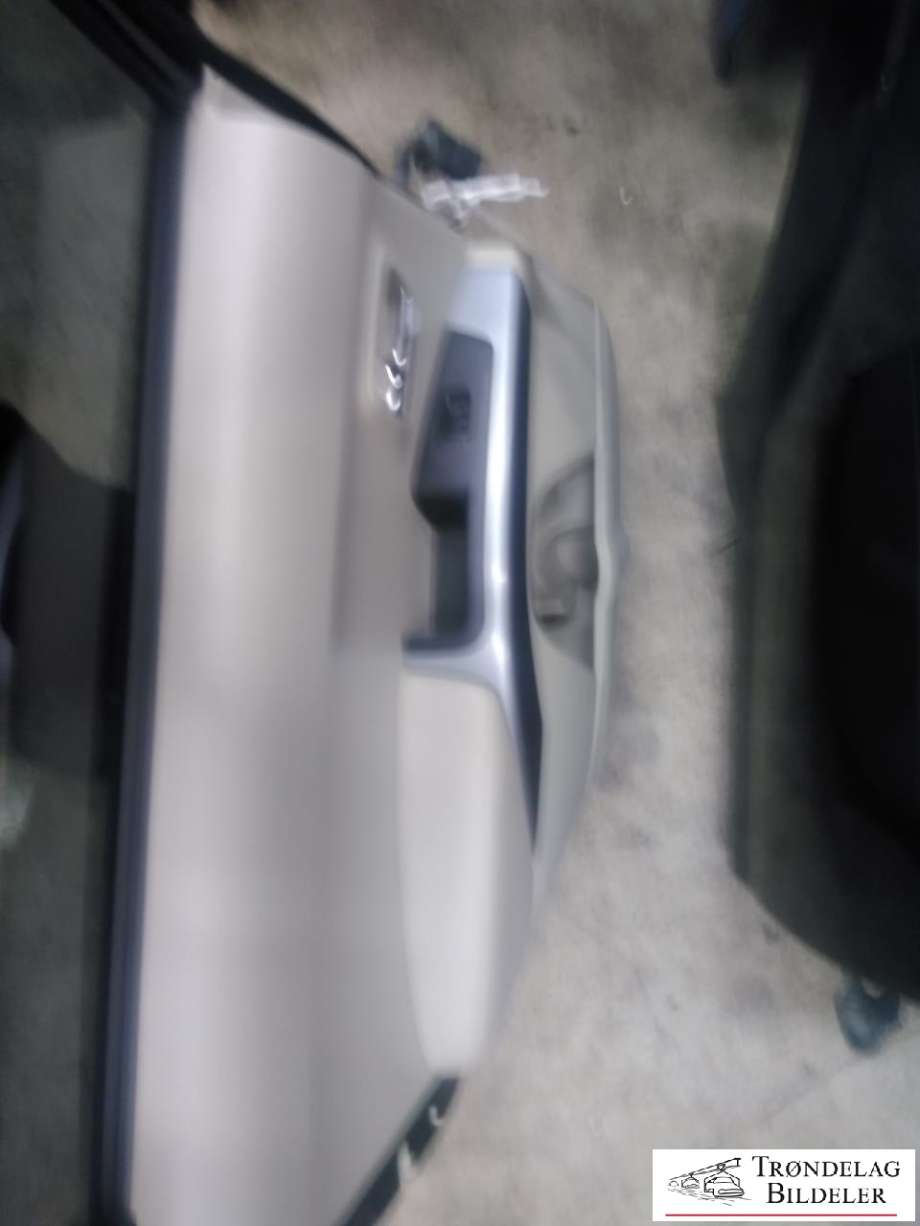 Dør venstre bak til Citroën C-Crosser 2007-2012  (9006 N1|)