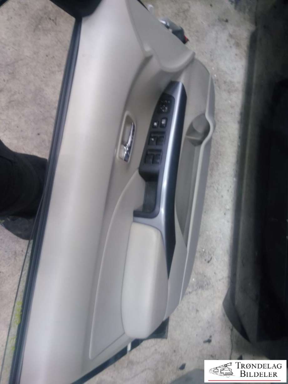 Dør venstre foran til Citroën C-Crosser 2007-2012 (9002Z5|9002FA|)