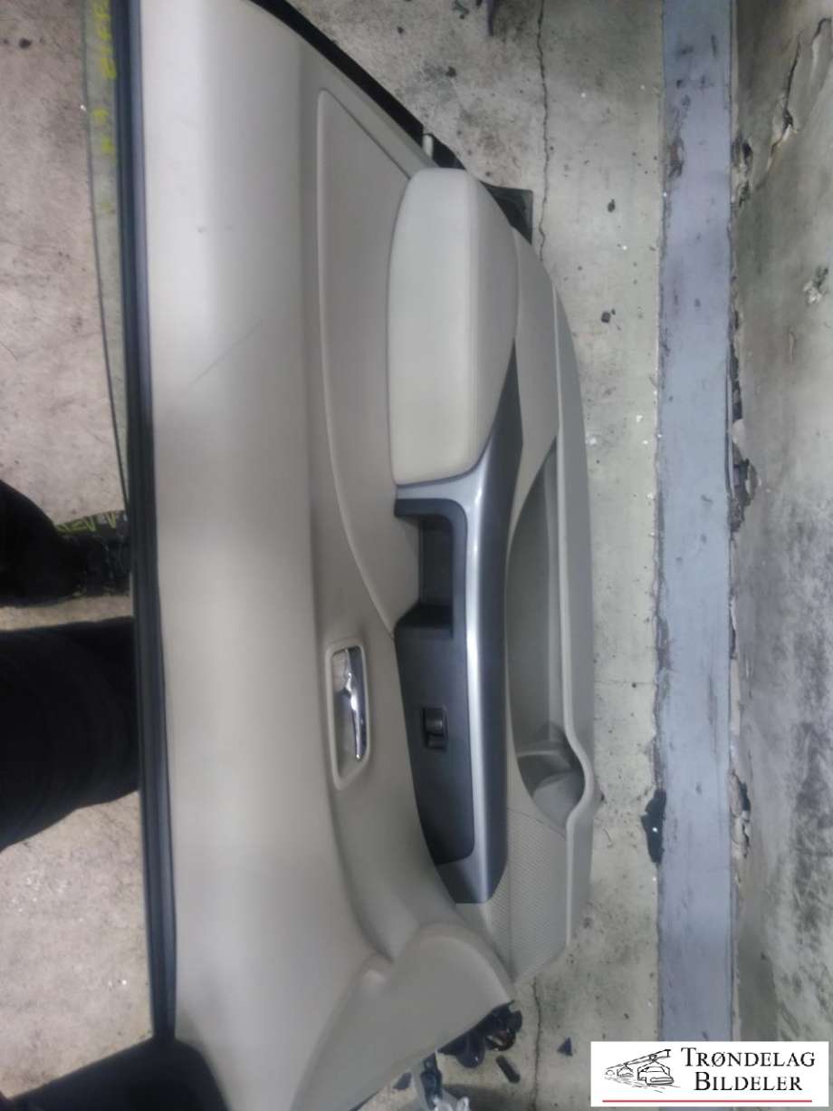 Dør høyre foran til Citroën C-Crosser 2007-2012 (9004Z8|9004EG|)