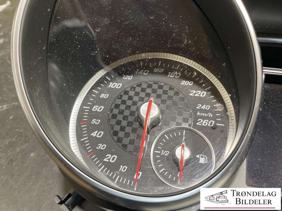 Instrumentpanel til Mercedes A-Klasse 2012-2018 (W176) (W176) (A 176 900 04 04|0 263 700 375|)