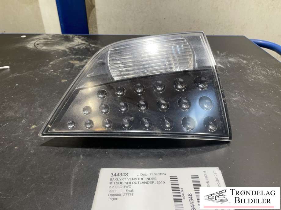 Baklykt venstre indre til Mitsubishi Outlander 2010-2012 (Type II, Fase 2) (8331A005|)