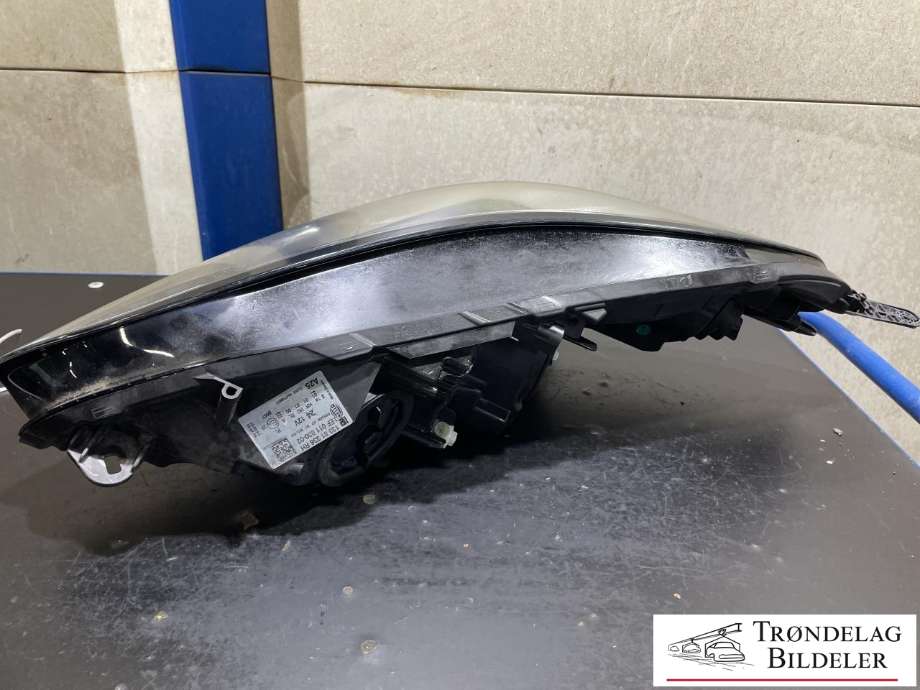 Frontlykt høyre halogen til Opel Corsa E 2015-2019  (1EF 011 830-02|133 81 336 RH|)