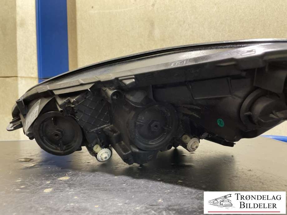Frontlykt høyre halogen til Opel Corsa E 2015-2019  (1EF 011 830-02|133 81 336 RH|)