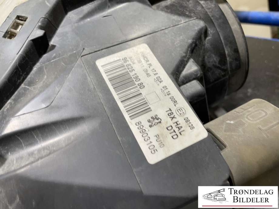 Frontlykt høyre halogen til Peugeot 3008 2009-2016 (Type I)  (96 825 190 80|89903105|)