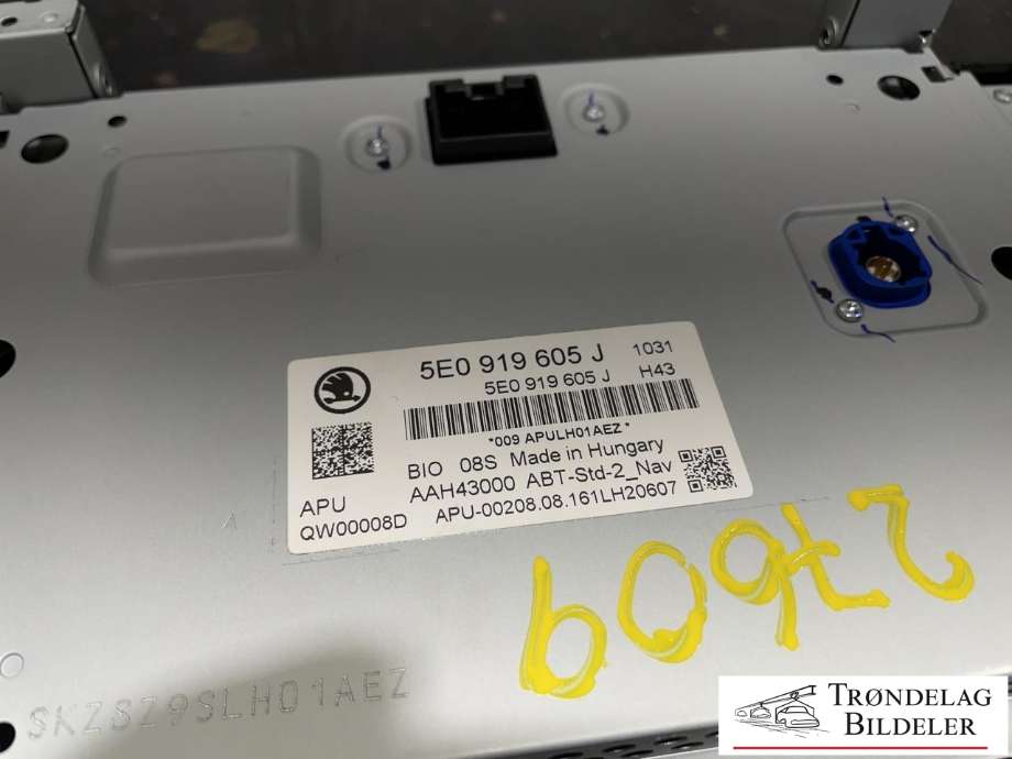 Bilstereo navigasjon skjerm til Škoda Octavia 2013-2016 (Type III, Fase 1)  (5E0 919 605 J|)