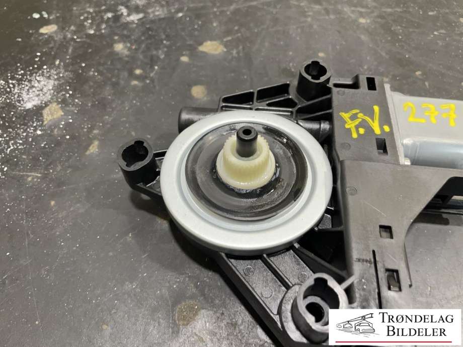 Ruteheis venstre foran til Volvo V60/V60 CC 2013-2018 (Type I, Fase 2)  (966268-103|)