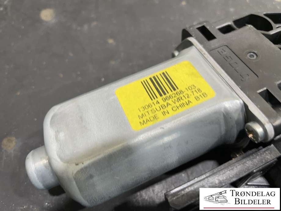 Ruteheis venstre foran til Volvo V60/V60 CC 2013-2018 (Type I, Fase 2)  (966268-103|)