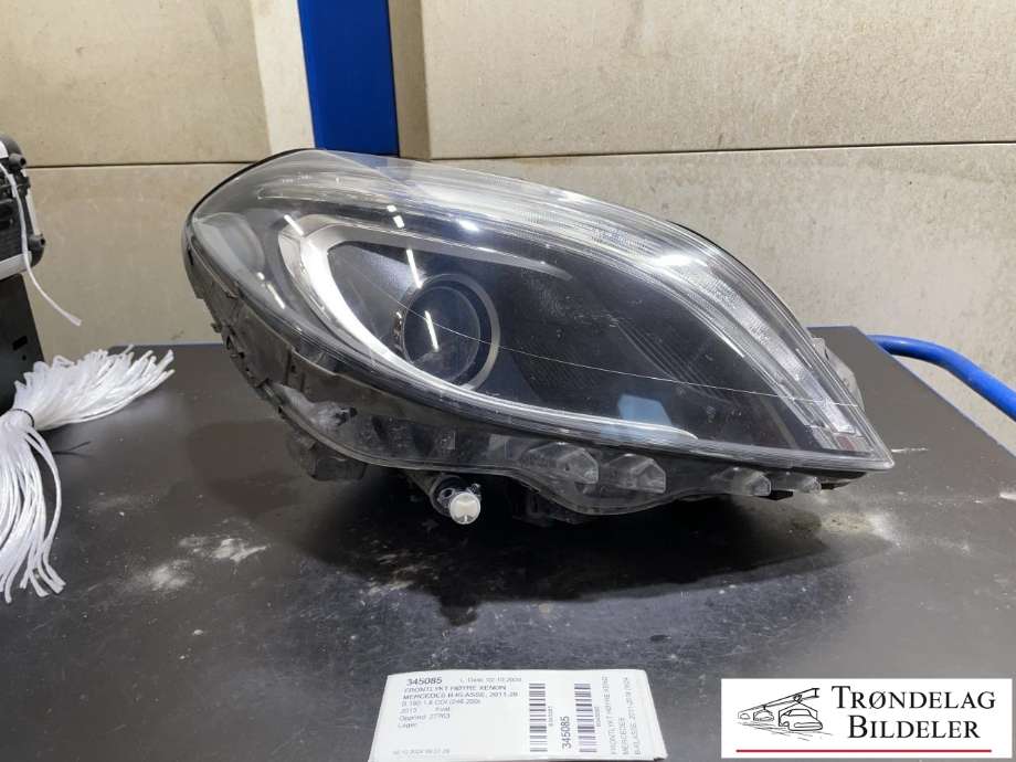 Frontlykt høyre xenon til Mercedes B-Klasse 2011-2018 (W246) (W246) (AL|A 246 820 72 61|)