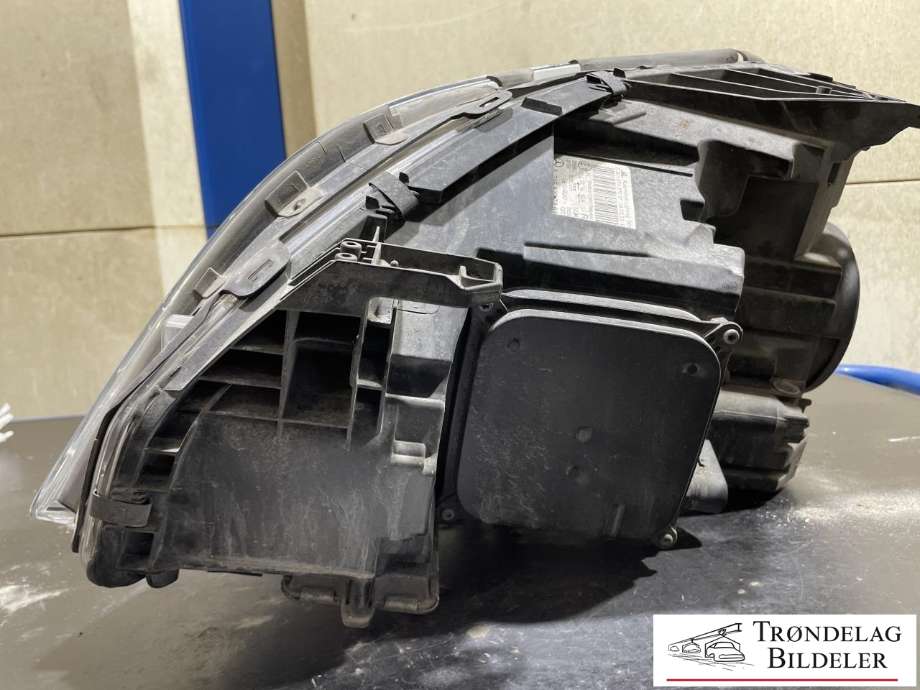 Frontlykt høyre xenon til Mercedes B-Klasse 2011-2018 (W246) (W246) (AL|A 246 820 72 61|)