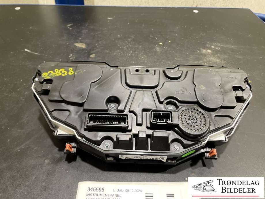 Instrumentpanel til Toyota C-HR 2016-->>  (83800-F4030|)