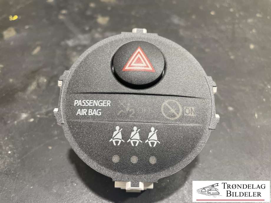 Bryter nødblink til Toyota Yaris 2014-2020 (Type III, Fase 2) (83950 0D050-A|)