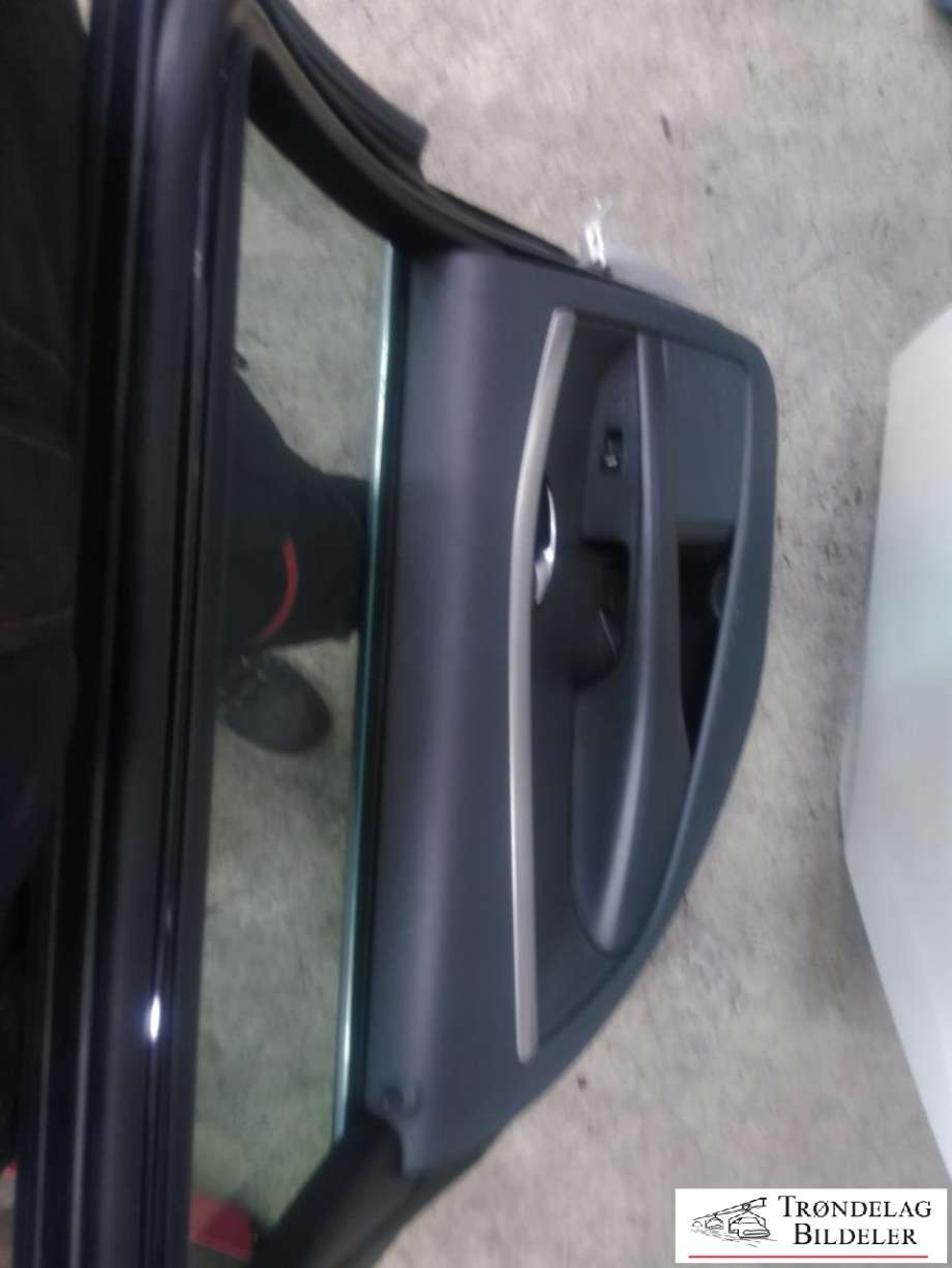 Dør venstre bak til Volvo V70 2007-2013 (Type III, Fase 1)  (31335625|)