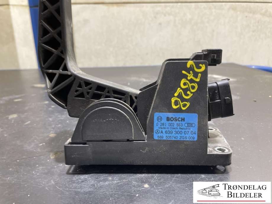 Pedal gass til Mercedes Vito/Viano 2004-2010 (Fase 1) (W639) (W639) (BOSCH|A6393000704|)