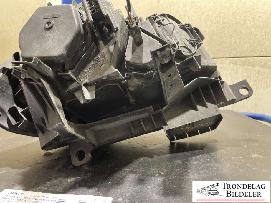 Frontlykt venstre halogen til BMW X3 2003-2006 (Fase 1) (E83) (E83) (63 12 3 418 411|)