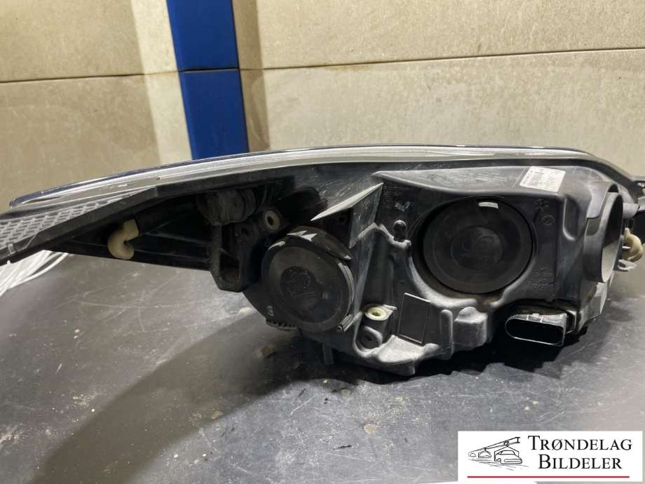Frontlykt venstre halogen til Ford Focus 2014-2018 (Type III, Fase 2)  (1873935|BM51-13W030-RB|)