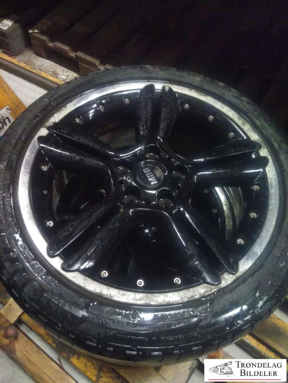 Hjulsett aluminium sommer til Mini Countryman 2010-2016 (R60) (R60) (BRIDGESTONE|225/45/R18 5X120 7.5JX18 ET52 CB72.6MM|2-3MM|03/16)