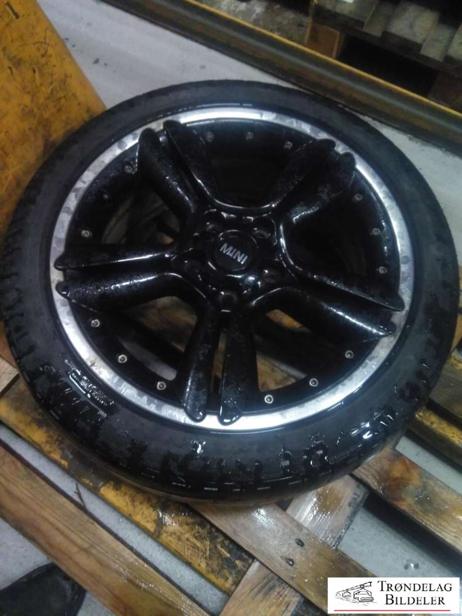 Hjulsett aluminium sommer til Mini Countryman 2010-2016 (R60) (R60) (BRIDGESTONE|225/45/R18 5X120 7.5JX18 ET52 CB72.6MM|2-3MM|03/16)