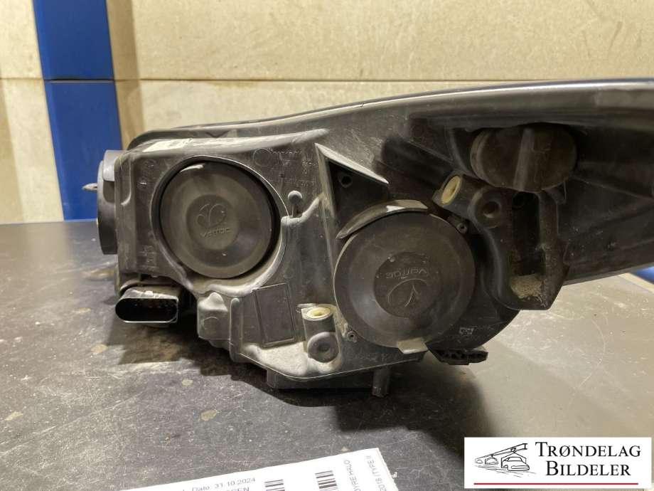 Frontlykt høyre halogen til Ford Focus 2014-2018 (Type III, Fase 2)  (1873933|BM51-13W029-RB|)