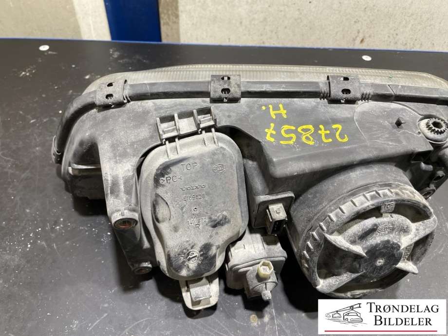 Frontlykt høyre halogen til Volvo V70 (S70/XC70) 1997-2000 (Type I)  (8628399|8628618|34430148)
