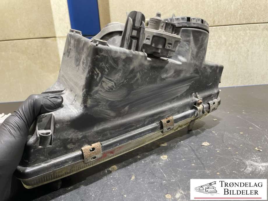 Frontlykt høyre halogen til Volvo V70 (S70/XC70) 1997-2000 (Type I)  (8628399|8628618|34430148)