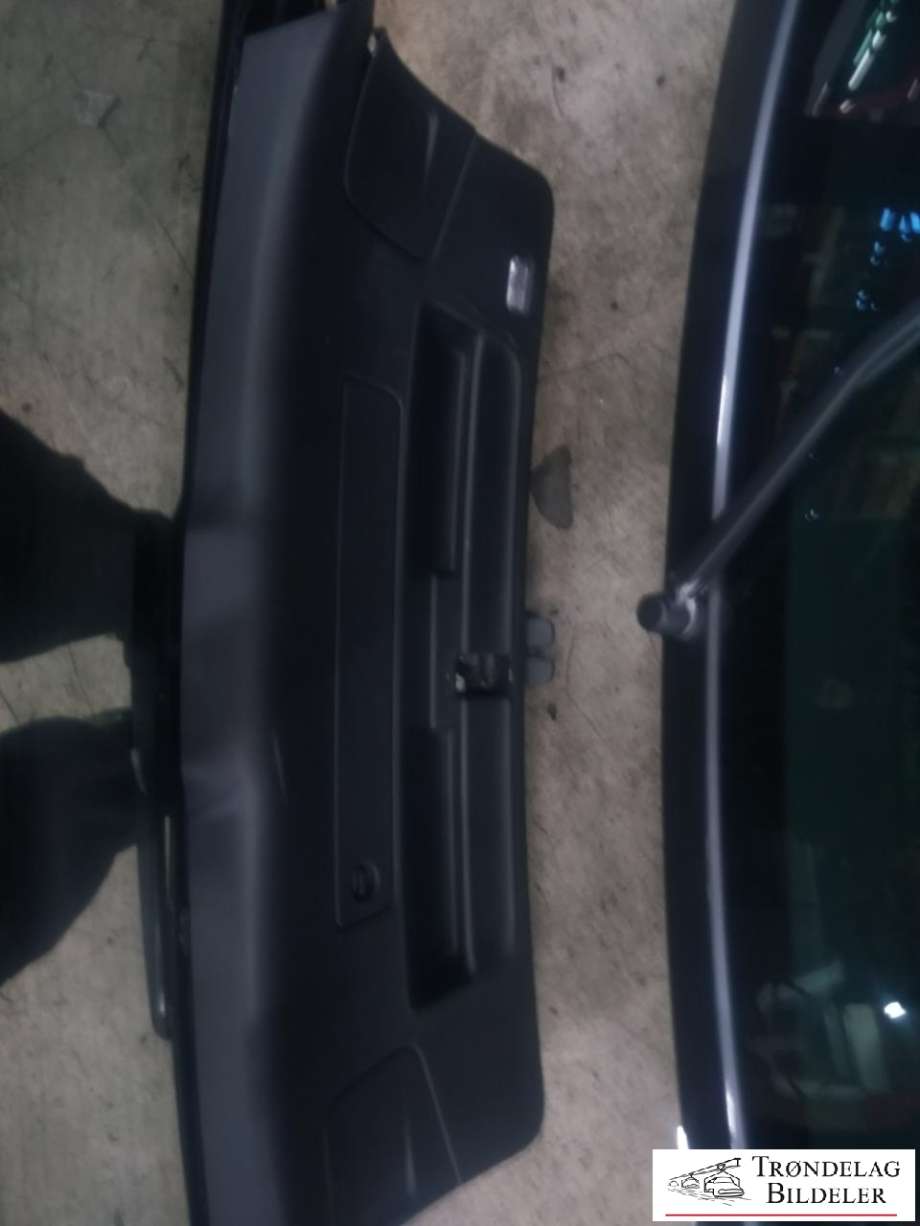 Bakluke til Audi A4 2007-2014 (Type IV) (B8) (B8) (8K9 827 023|)