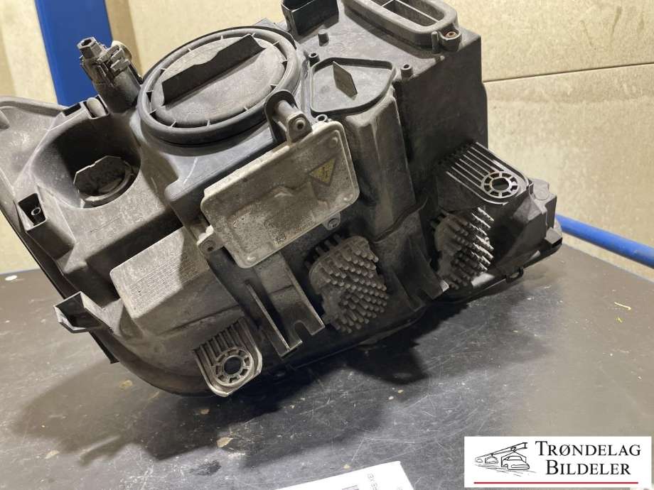 Frontlykt venstre xenon til BMW X3 2010-2017 (F25) (F25) (7 217 293-AI09|63 11 7 276 991|)