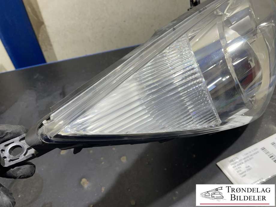 Frontlykt høyre halogen til Kia Venga 2010-2017 (0 301 257 202 00|)