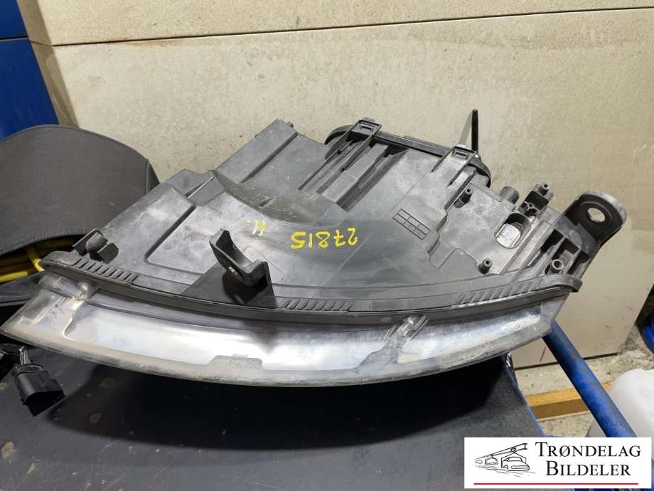 Frontlykt høyre halogen til Audi A6 2005-2008 (Type III, Fase 1) (C6) (C6) (4F0 941 004 A|4F0 941 004 EA|)